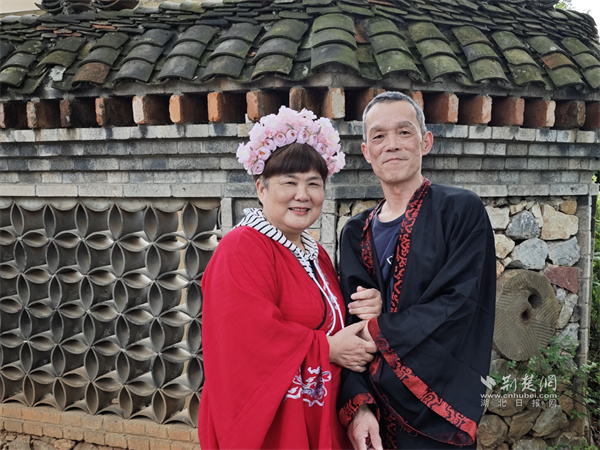 胡春鸣夫妇合影。.jpg