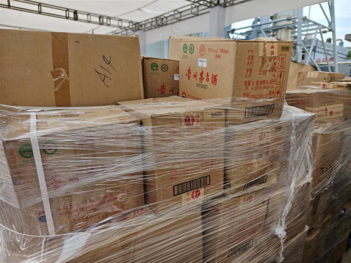 涉案金额逾2亿的特大制售假酒案宣判假冒高端白酒被集中销毁(图5)