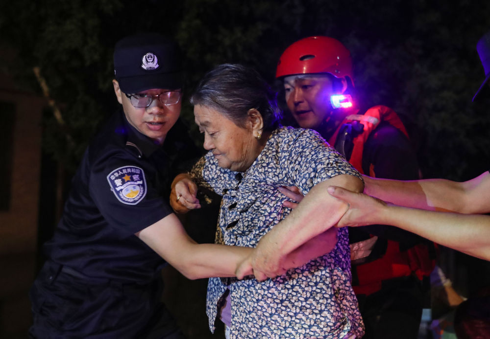 江水上岸 全力转移——辽宁丹东防汛工作一线见闻