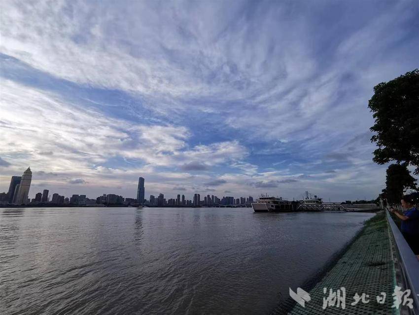 长江中下游干流全线退出警戒水位