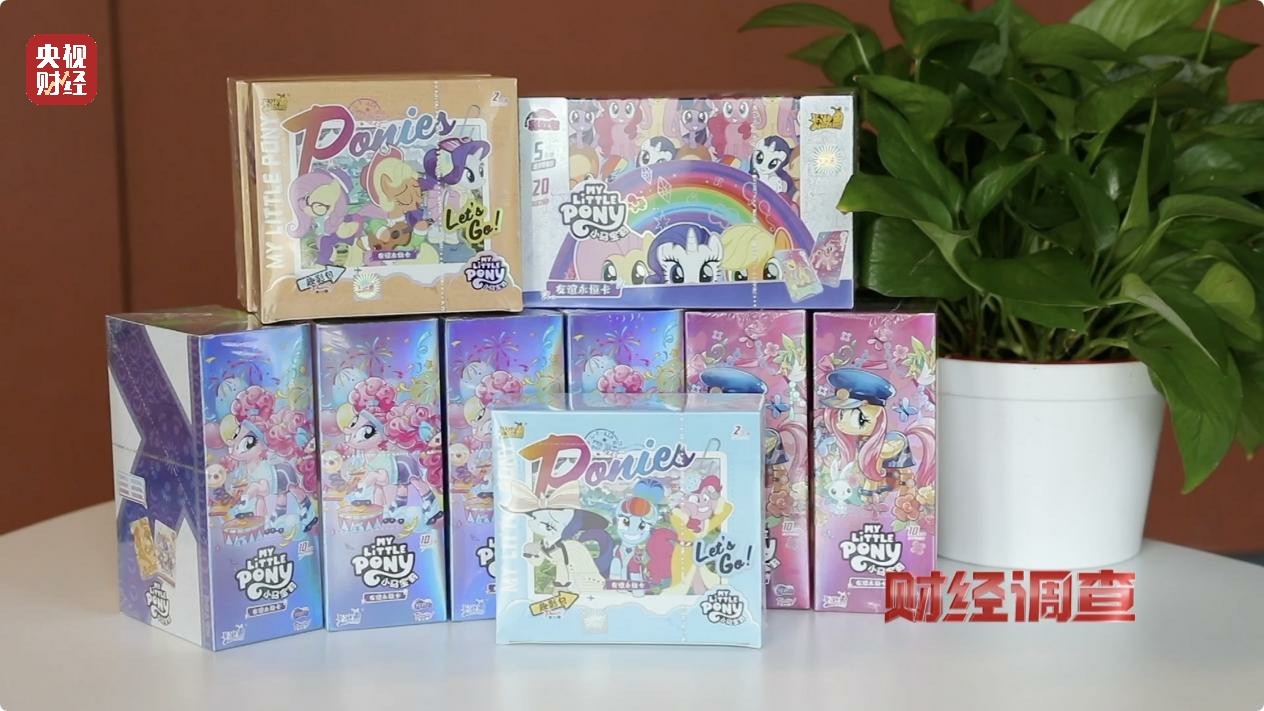 一张卡牌卖到21万!未成年人花钱抽卡沉溺其中(图2)
