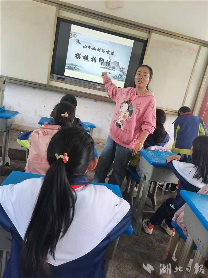 重归梦启处  大学生返乡成特岗教师