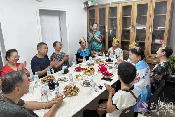 集体生日会.jpg