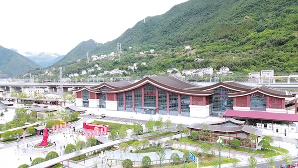高铁开通两年变化大 昭君故里的旅游饭越吃越香