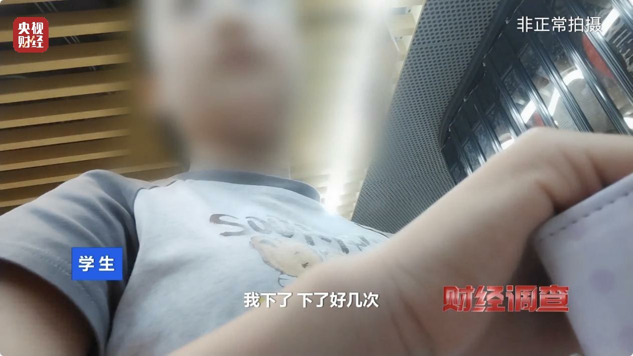 一张卡牌卖到21万!未成年人花钱抽卡沉溺其中(图27)