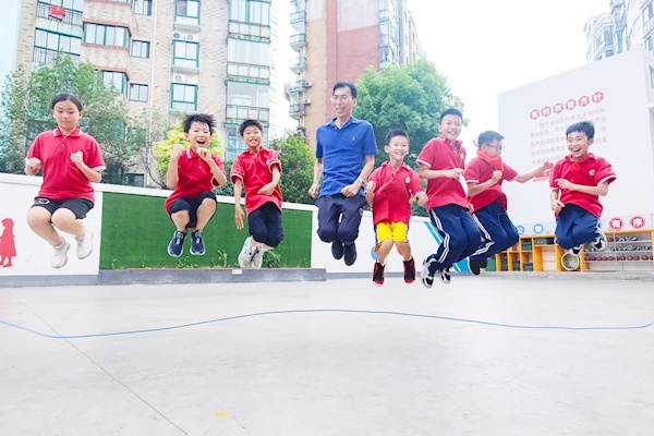 从“麻雀学校”走出的“体育校长” 他带动10万师生每天锻炼1小时