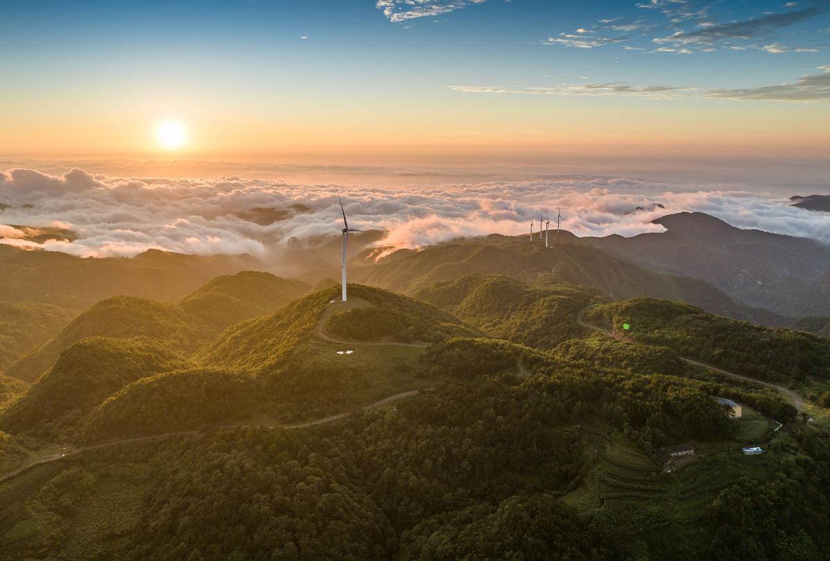 宜昌百里荒景区：云海日出如画