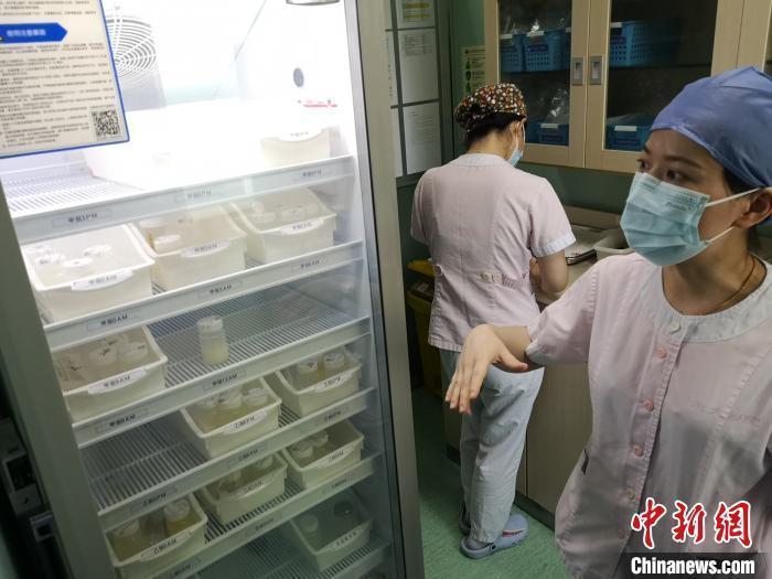 坚持母乳是落后观念？专家：母乳喂养对母婴健康皆有好处