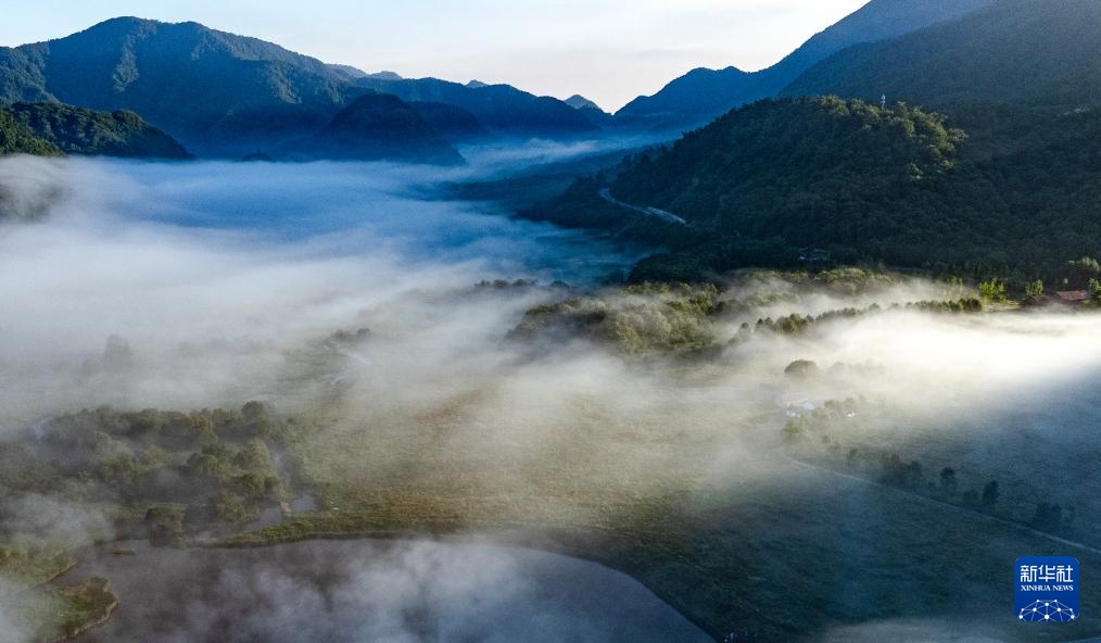 美丽中国丨雾里湖山胜江南