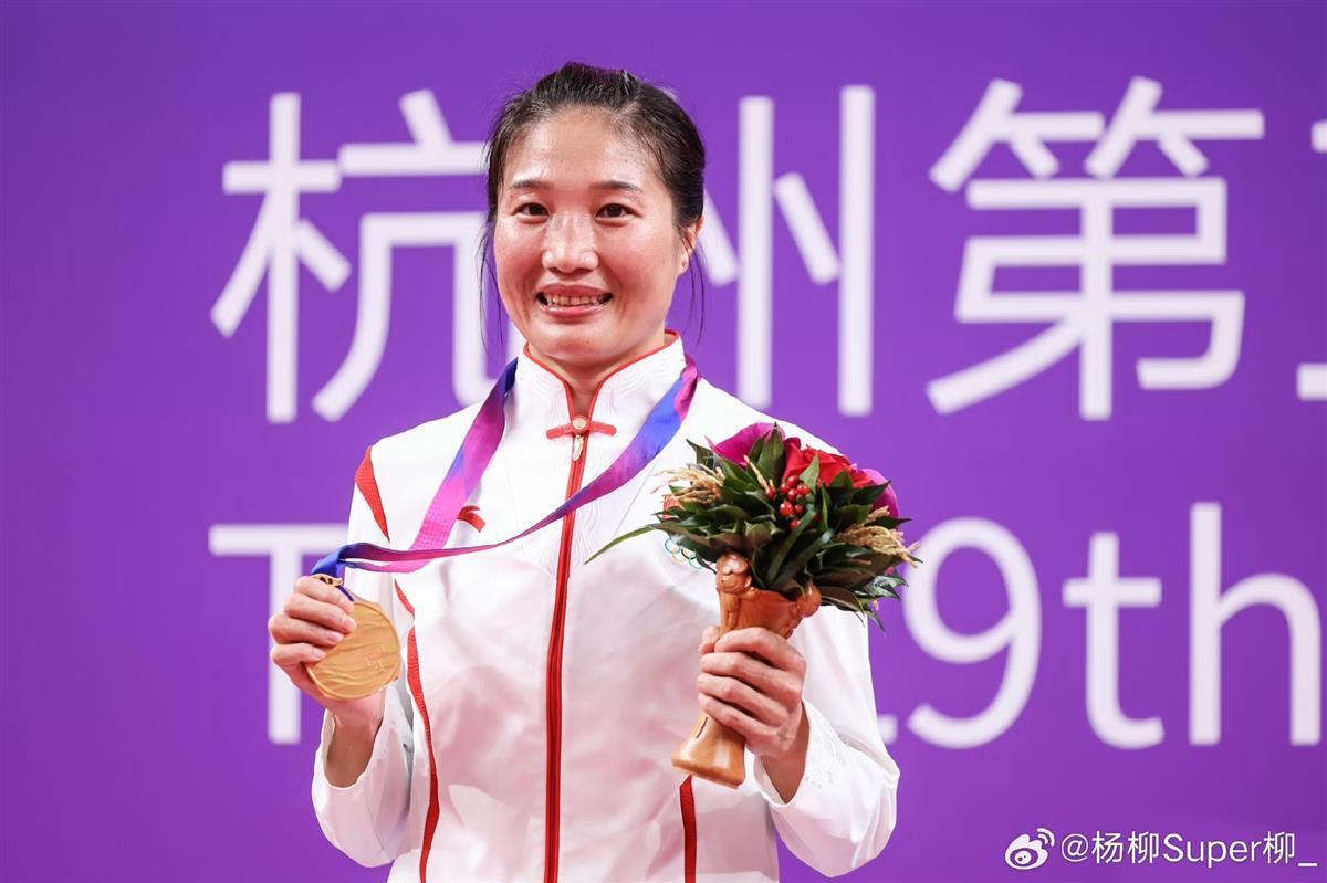 杨柳夺金赛迎战性别争议选手，启蒙教练：希望她不要给自己留遗憾