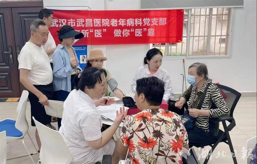“健康网格员”送医进社区