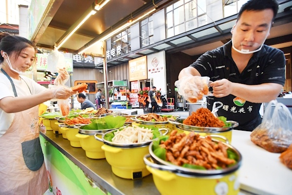 90后夫妻做卷饼“卷”出幸福生活