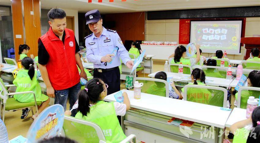 武汉民警助力禁毒小先锋暑期识毒防毒