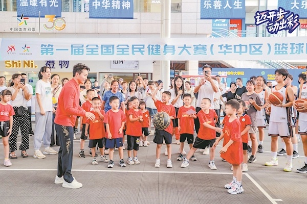 Golden Leap into the Spotlight: Olympic Champion Wang Zongyuan Lands in Huangshi Business District