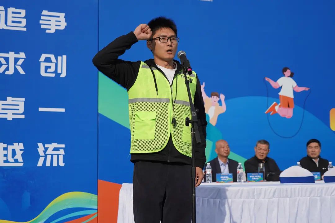 鄂城区1100余名参赛选手运动场上“绳”采飞扬