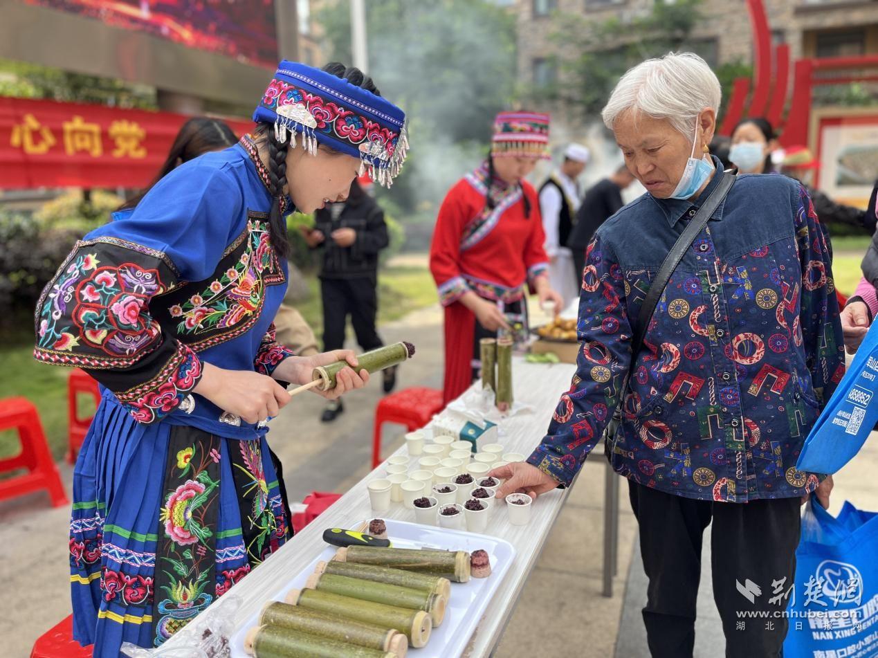 搭起社区的民族融合阵地，实现各民族居民籽籽同心