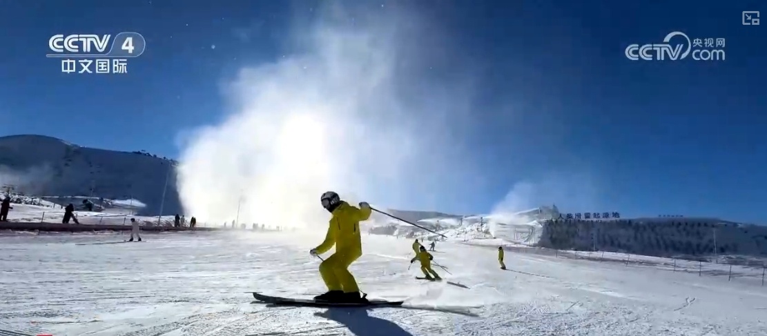 万亿元市场“开板”！“冰雪+”“体育+”为经济发展添“热力”(图2)