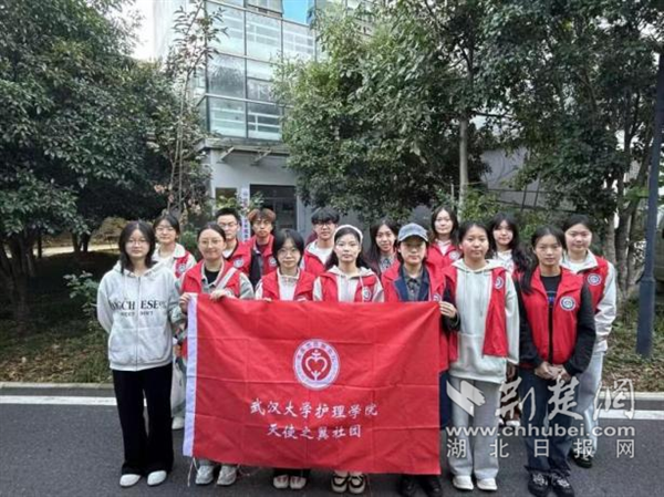 武汉大学天使之翼服务团队成员合影.png.png