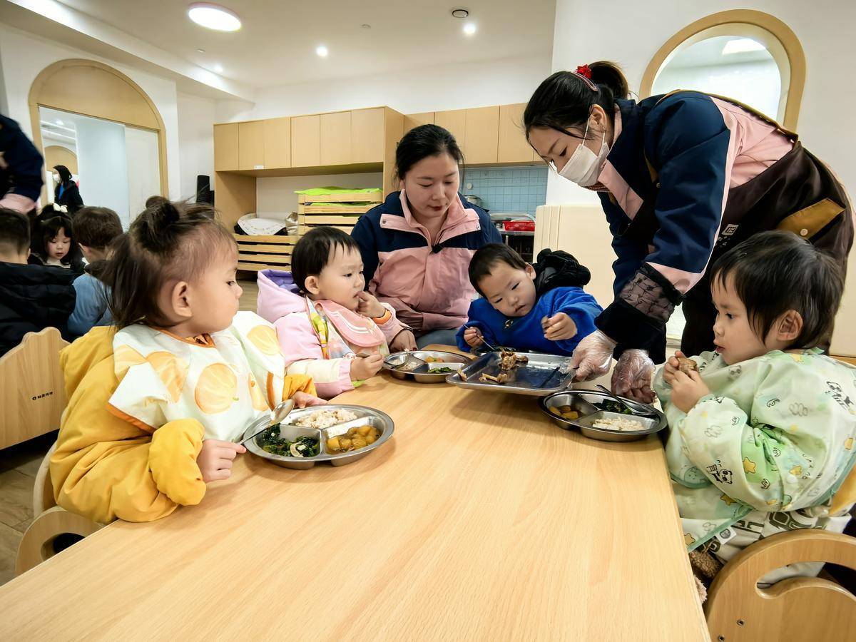 新葡萄娱乐下载新春走基层｜“一老一小”的餐桌(图7)