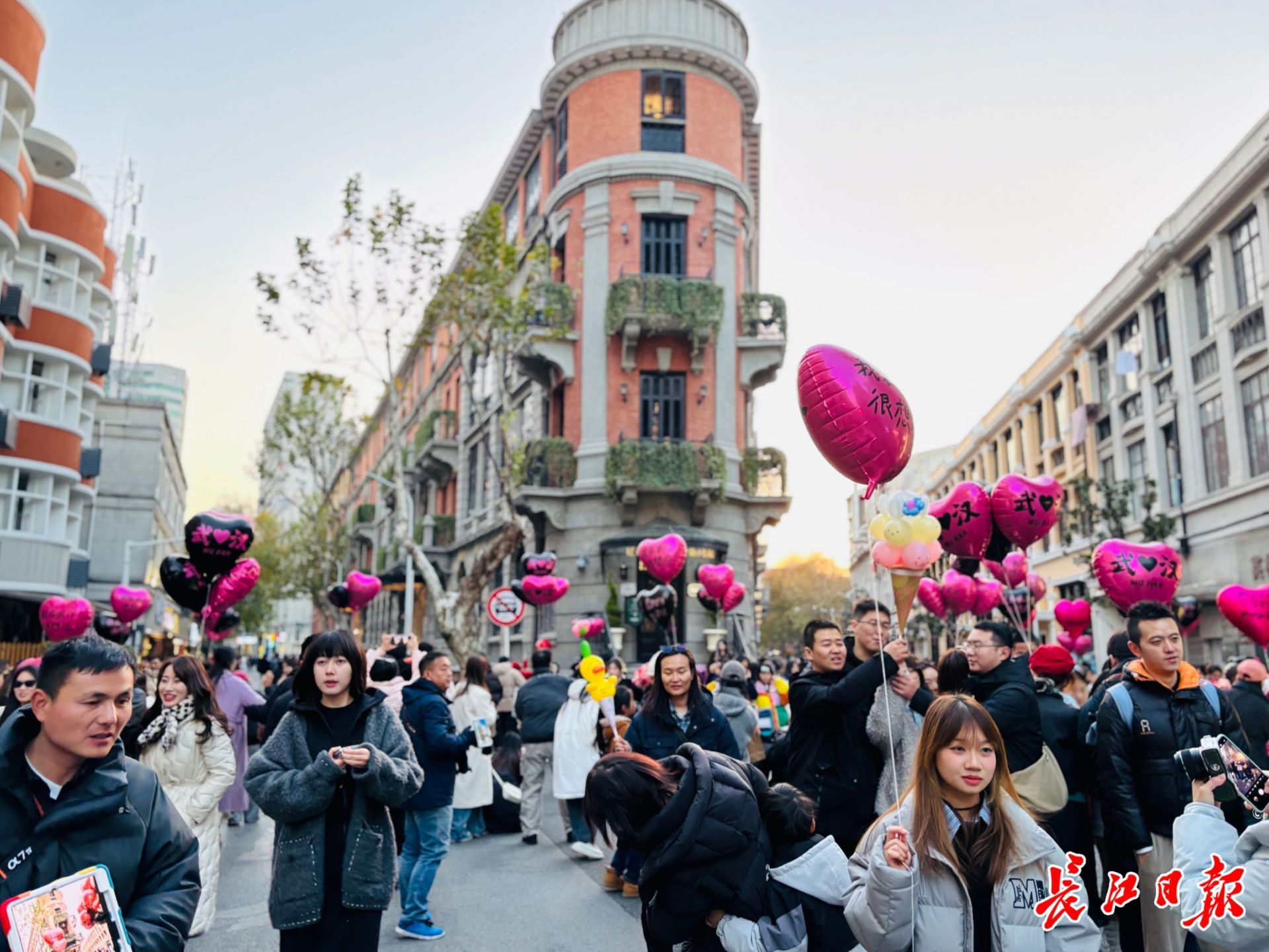 代表委员热议武汉文化旅游业发展：讲好长江故事，打造世界知名文化旅游目的地