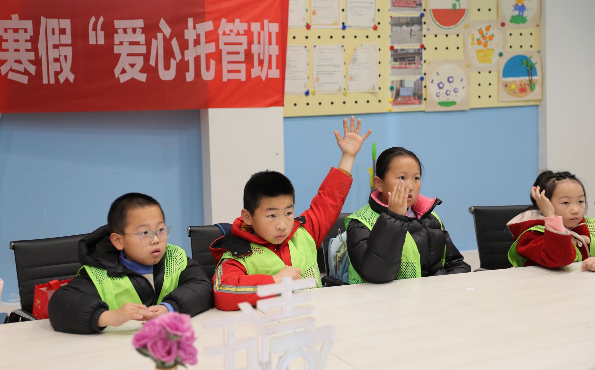 “安全小超人”小分队积极回答老师问题.JPG.JPG