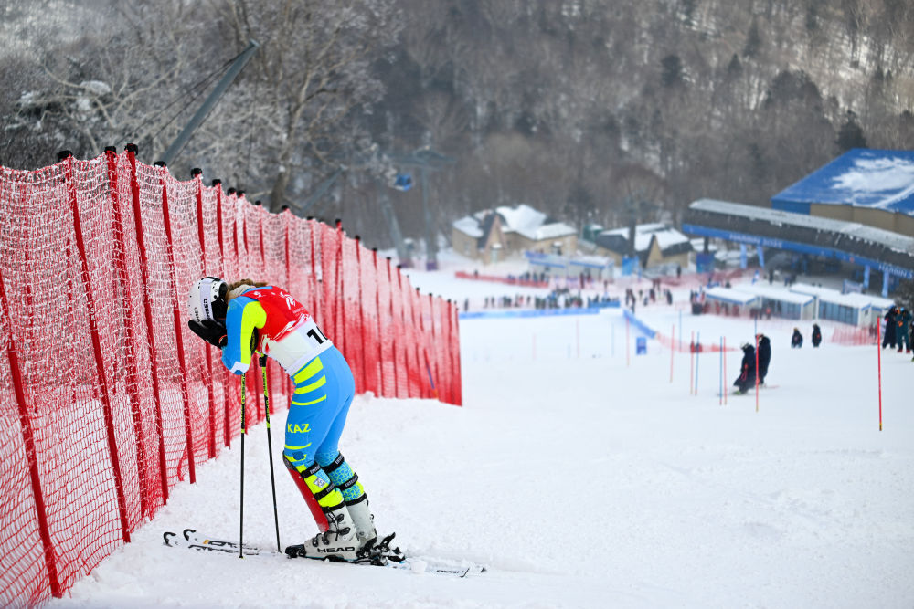 亚冬会 高山滑雪6t体育下载女子回转比赛赛况(图13)