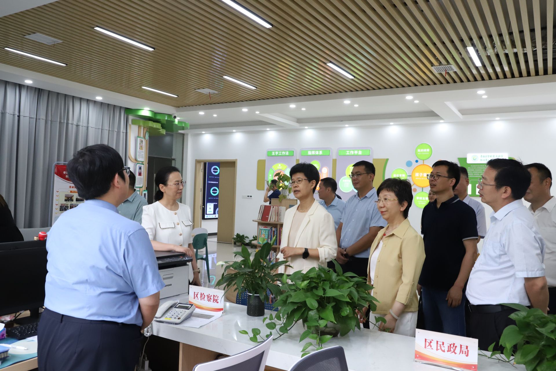 2024年8月28日，省教育厅副厅长黎虹到孝南区调研校家社协同育人工作.jpg.jpg