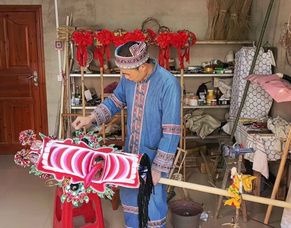 新春走基层·记者体验360行热爱可抵岁月长——一位非遗代表性传承人的坚守与创新凤凰联盟注册(图2)