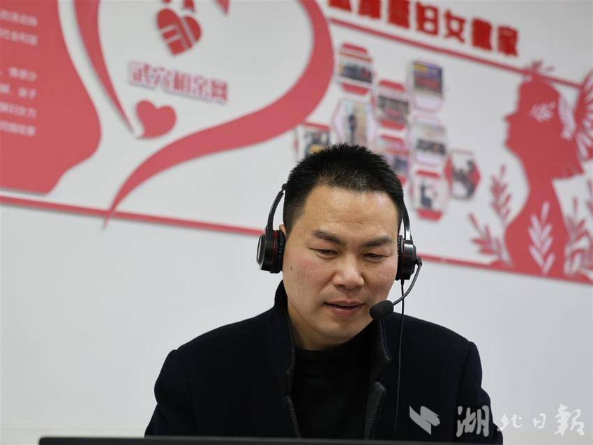 组织科学催婚课堂帮近千对男女脱单武穴帅小伙成了大“媒婆”(图2)