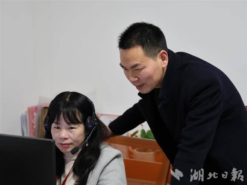 组织科学催婚课堂帮近千对男女脱单武穴帅小伙成了大“媒婆”(图3)
