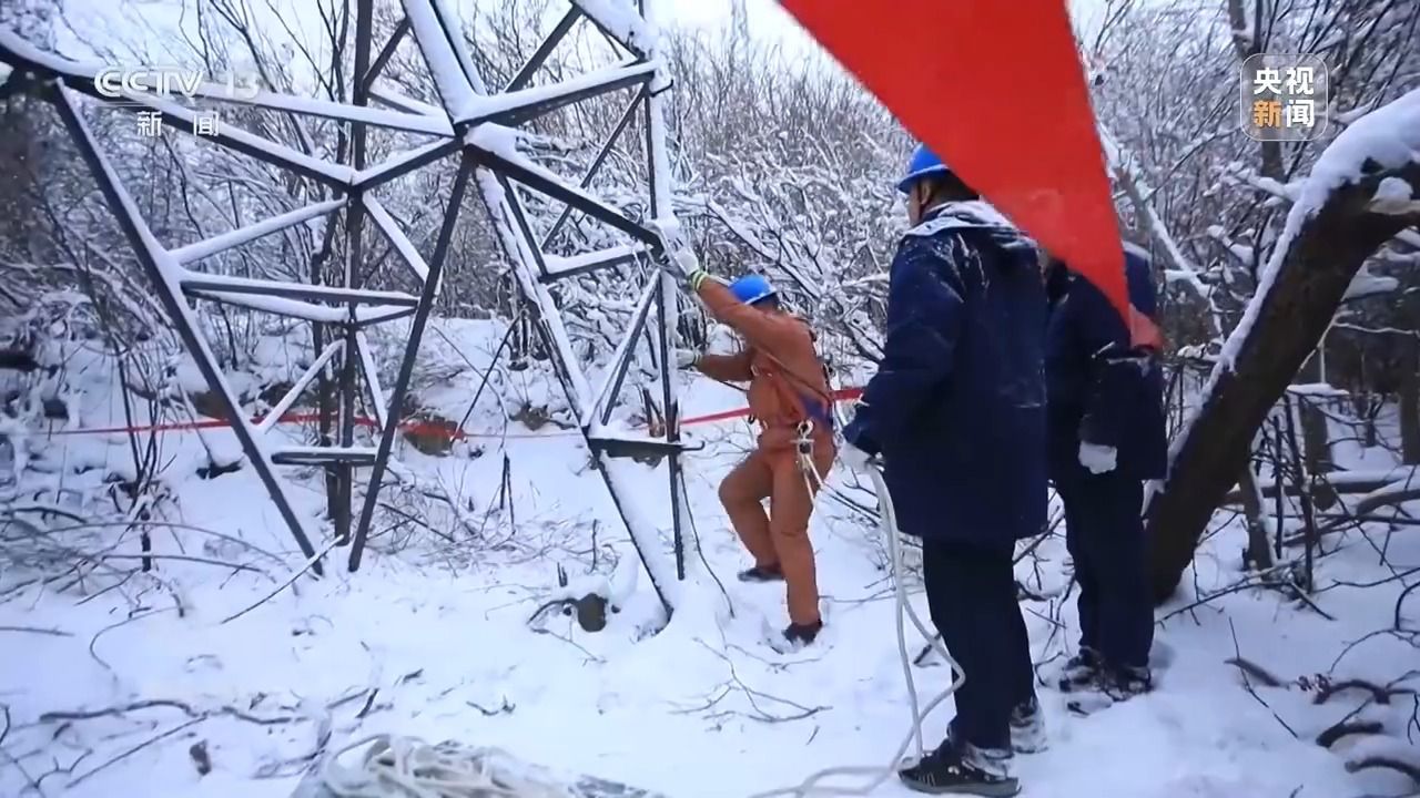 焦点访谈丨融化线路冰雪守护万家灯火背后是秦岭深处他们的坚守(图3)