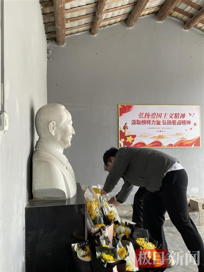 黄旭华揭阳旧居仍有其生活痕德信体育网址迹市民买花放在雕塑前悼念(图5)