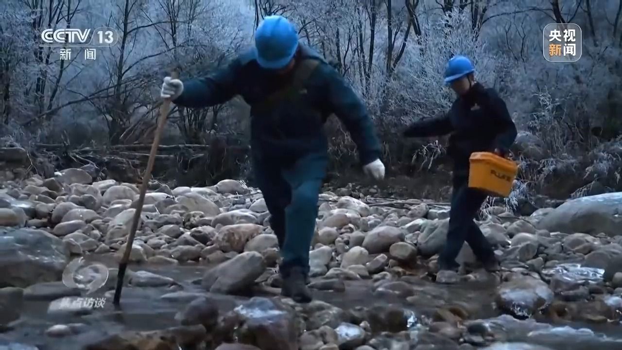 焦点访谈丨融化线路冰雪守护万家灯火背后是秦岭深处他们的坚守(图6)