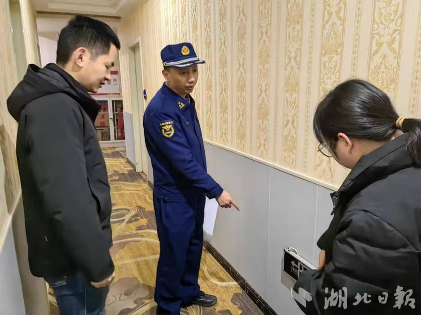 武汉开展元宵节消防安全集中夜巡行动(图4)