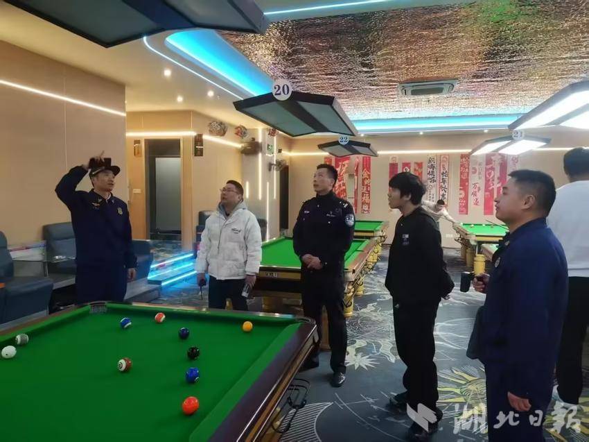 武汉开展元宵节消防安全集中夜巡行动(图5)