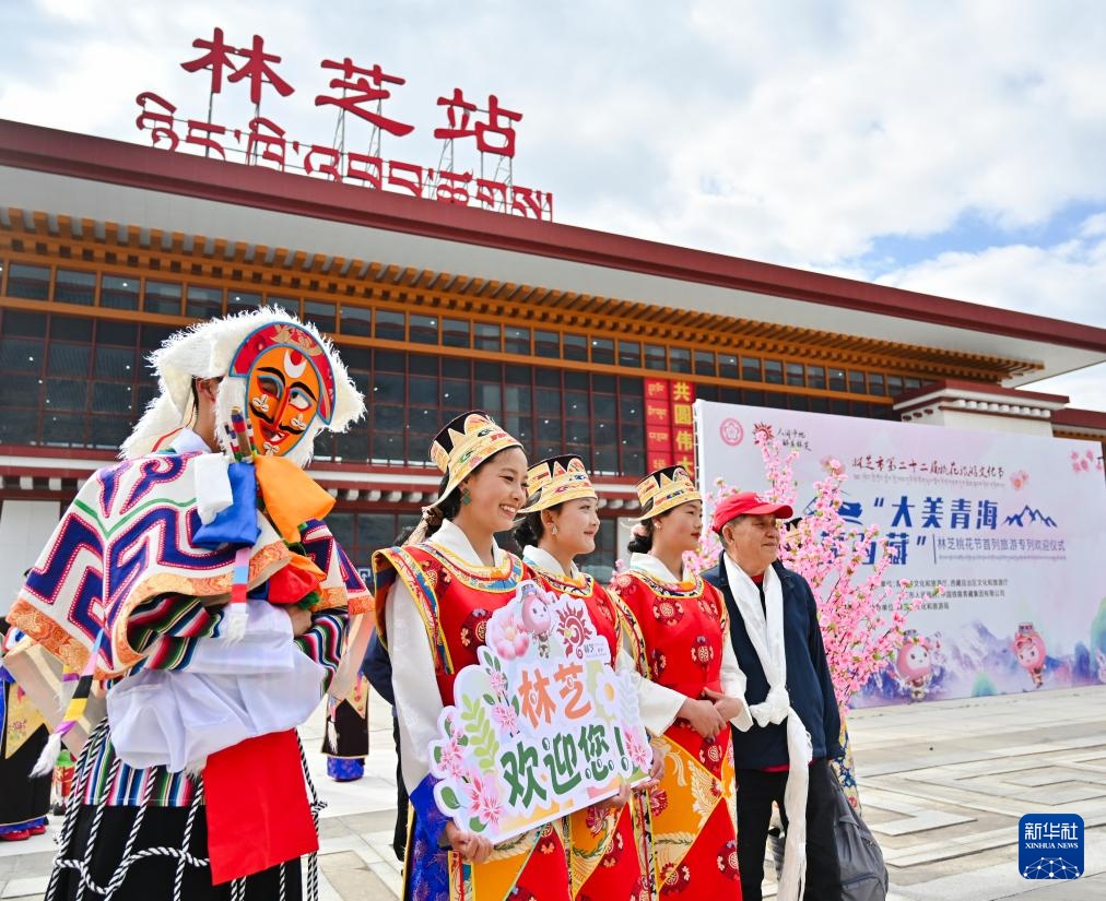 乘火车去青海-tibet-一辆特殊的旅游火车开始了文