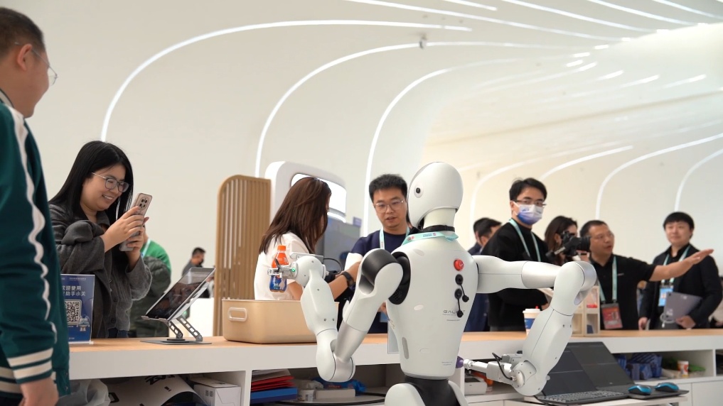 新华全媒+丨黑科技满满雷火竞技官网 在中关村感受科技魅力(图1)