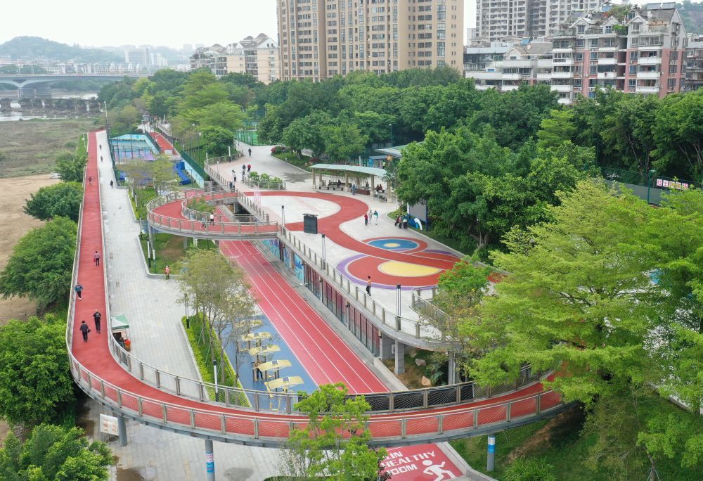 发力“体育+” 促进“金博体育网址+”——代表委员谈推动经济社会发展的力量(图6)