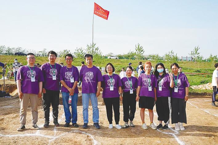 很长一段时间以来，许多世代的学者已经躺在潘甘昌遗址上了