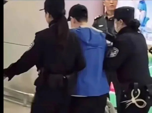 谁强迫运动员去洗手间？