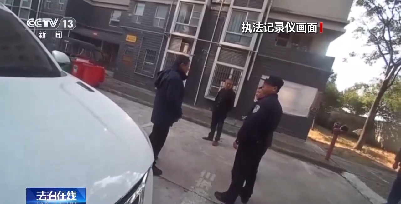 从高处丢弃事物是犯罪！天空中的瓶子造成了漏