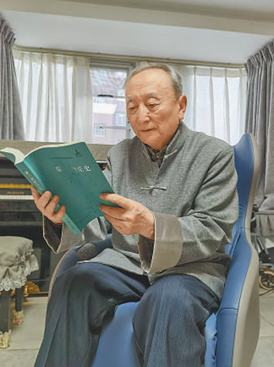 中央大学的研究员Rulanjie已致力于蒙古音乐研究已