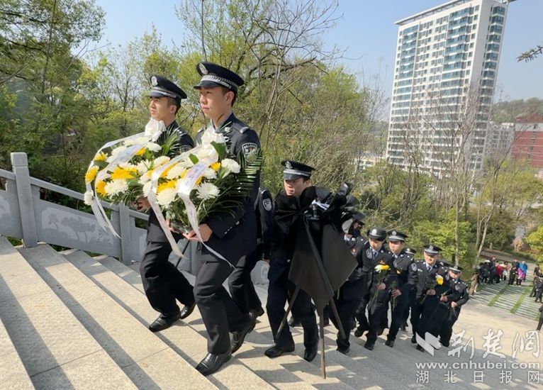 人类公共安全推出了一系列为英雄庆祝的庆祝活