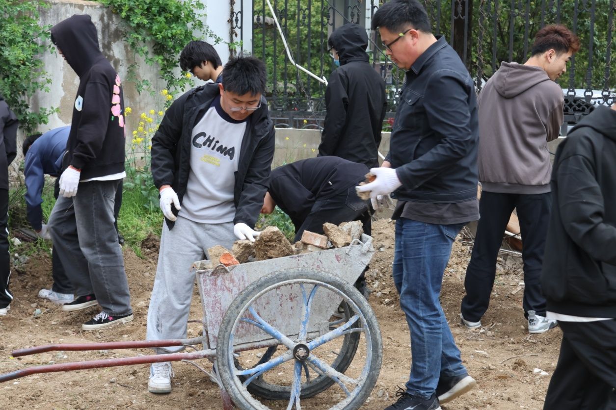 实践劳作砺志 知行合一育人——湖北工程学院修建学院实践课勤“耕”田间