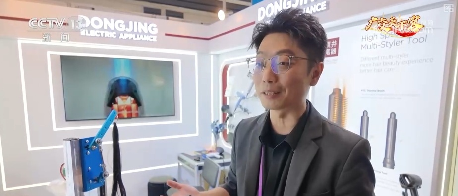JN江南平台“自主创新+品牌升级”成参展商“生意经” 小展柜撬动“大生意”(图1)