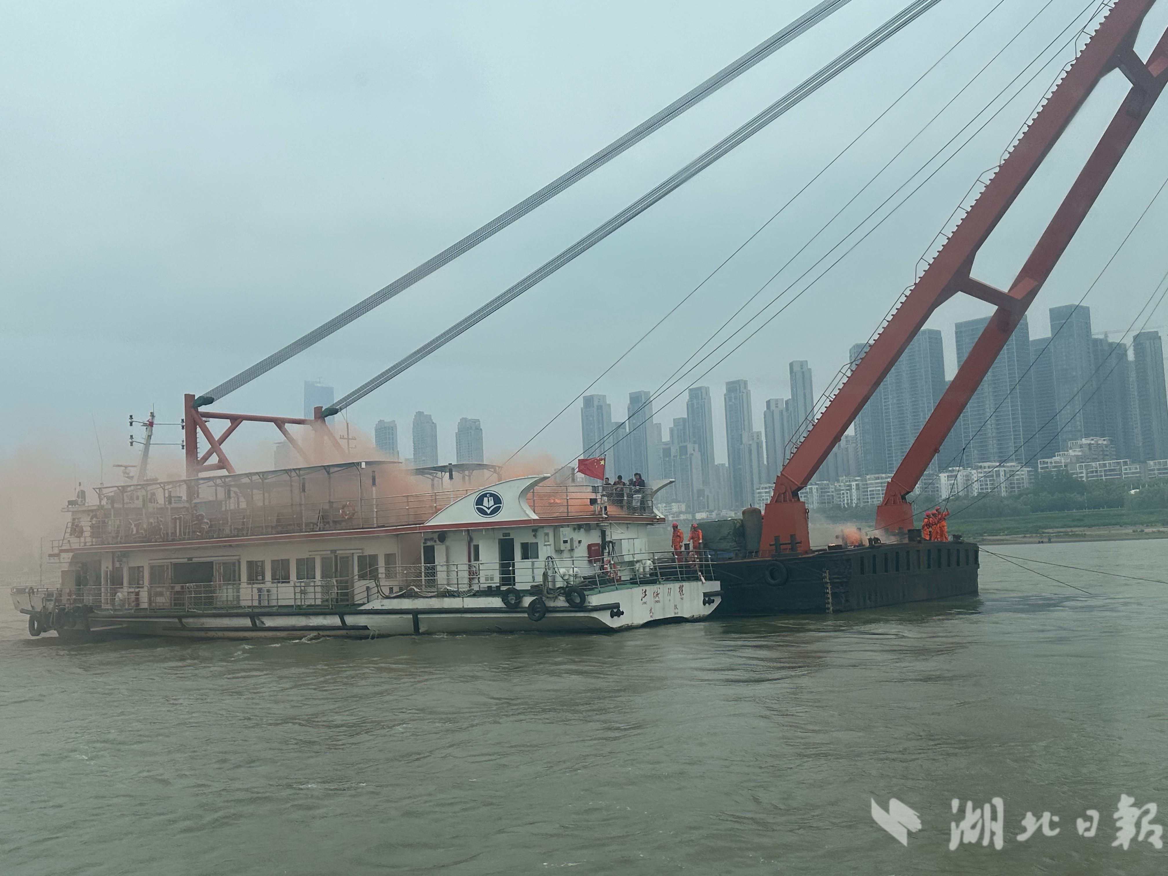 模仿两船相撞事端 一场硬核救援演练演出