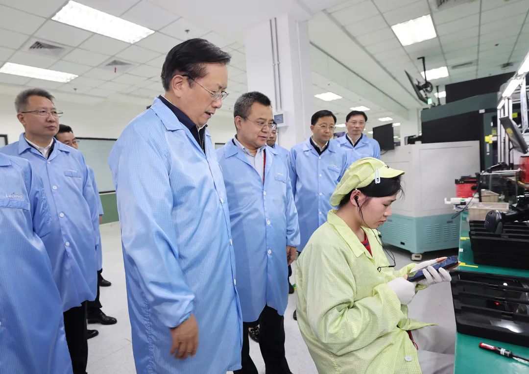 新葡萄娱乐APP王忠林在武汉调研外经贸工作时强调 坚定信心 保持定力 积极作为 