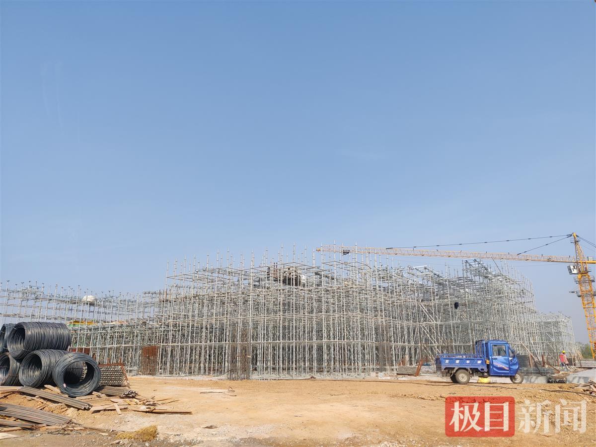圆顶是翡翠凤凰城，Shijiaahe废墟博物馆的主要结