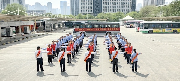 武汉公共汽车积极实施“ 321”特许权标准，进行