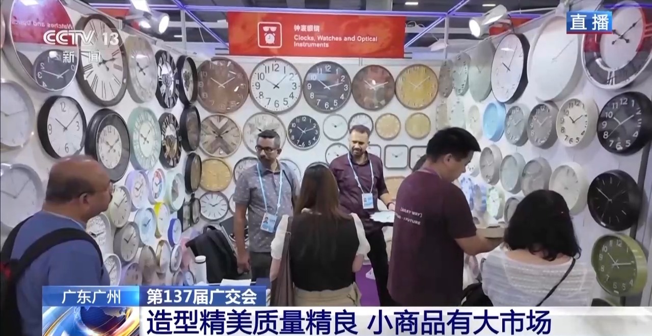 厄瓜多尔消费者在购物时购物。广州博览会继续
